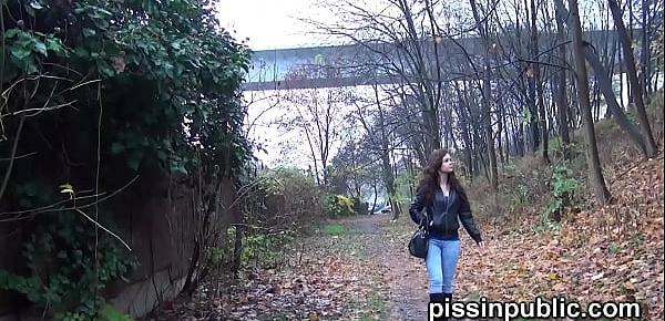  Daring girls pee on the frequented pathway and are seen by passers-by
